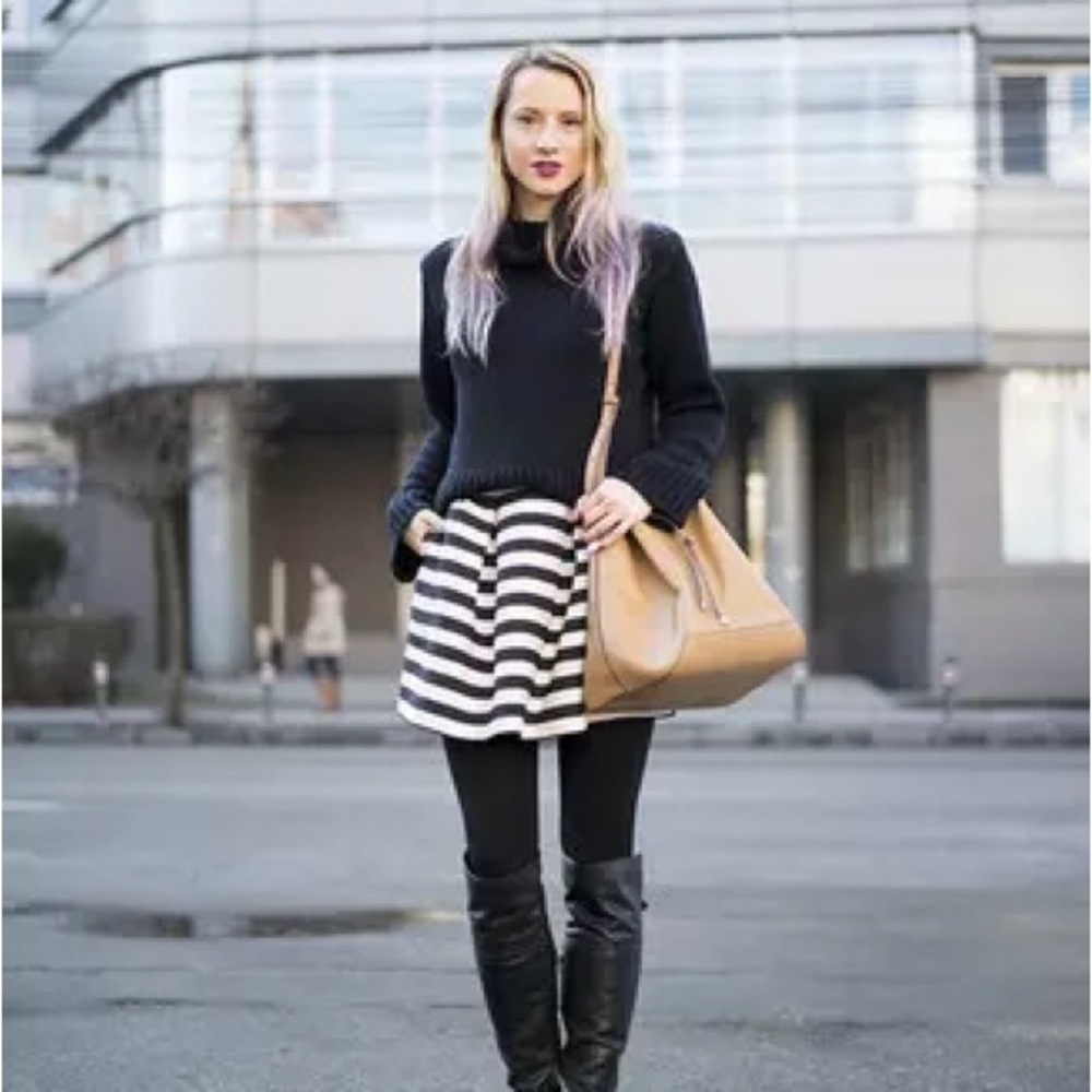Banana Republic Black and Cream Striped Mini Skirt with Pockets